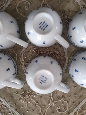 Tea cup set like new, 6 pieces, fine porcelain with blue and white patterns