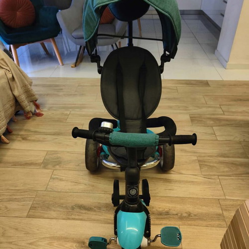 Lorelli toddler tricycle like new with safety features