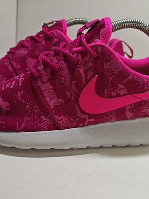Nike Rosherun Flight Weight sneakers like new, size 39