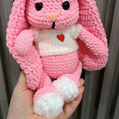 Knitted bunny new with heart blouse and safe eyes
