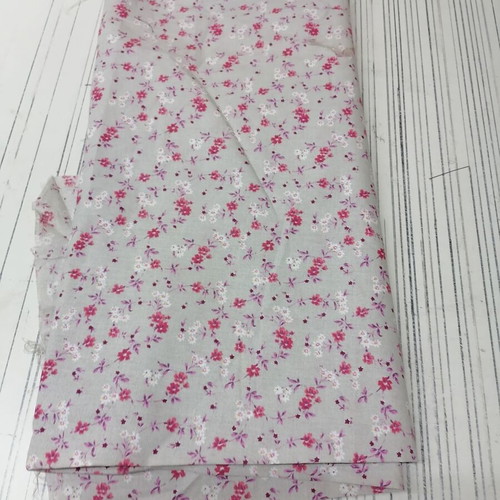Fabric scraps pack of 4 pieces new, suitable for doilies or small curtains