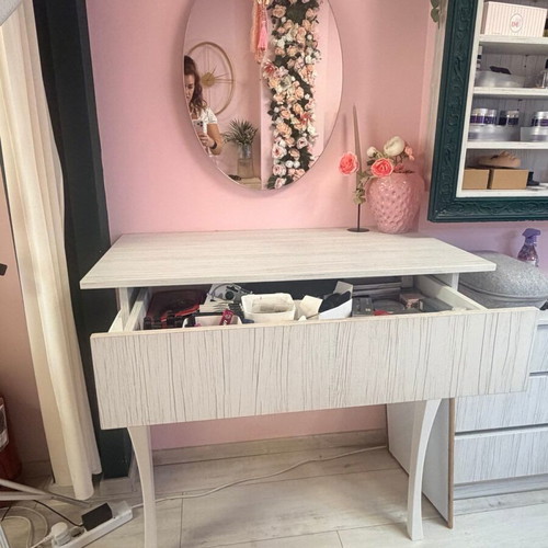 Vanity set with mirror
