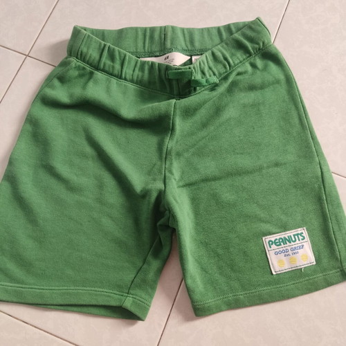 H&M Snoopy Peanuts set like new, shirt size 6-8 and shorts 7-8