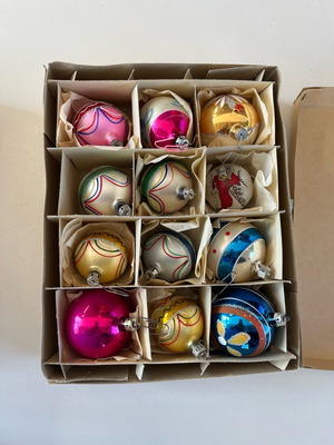 Vintage Christmas ornaments used, set of 12 pieces