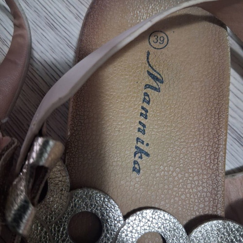 Mannika flat sandals gold used