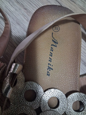 Mannika flat sandals gold used
