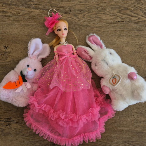 Set of stuffed toys and doll like new, 3 pieces