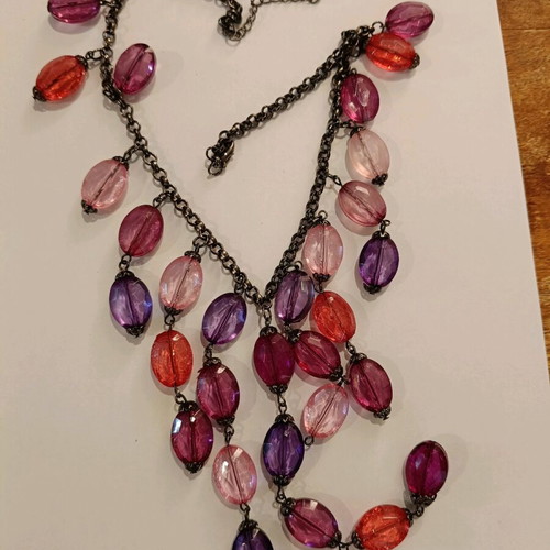 Necklace like new with colorful beads