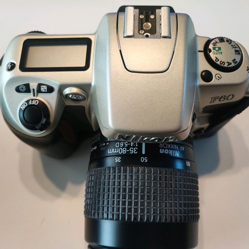 Nikon F60 camera set like new with 2 lenses and 2 flashes