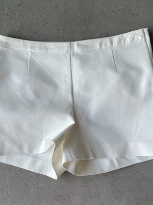 Women's white short shorts H&M new size 38/M with zipper