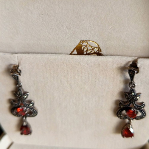 Silver 925 women's earrings like new with marcasite and red stones vintage