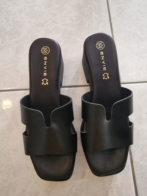 Envie Shoes black platform sandals like new, size 38