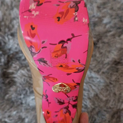 Betsey Johnson pumps like new, size 38, beige