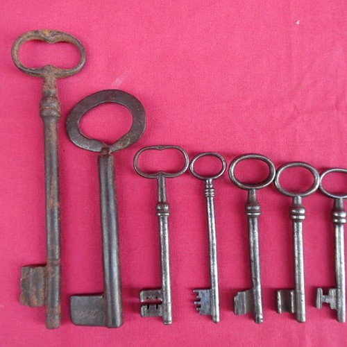 Old keys used, set of eight