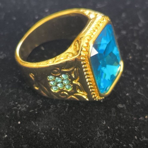Vintage gold tone men's ring with large blue rectangular stone