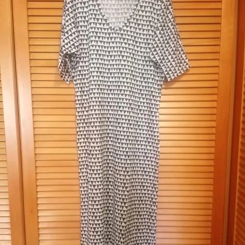 Tag Modest Clothing long black and white geometric dress used