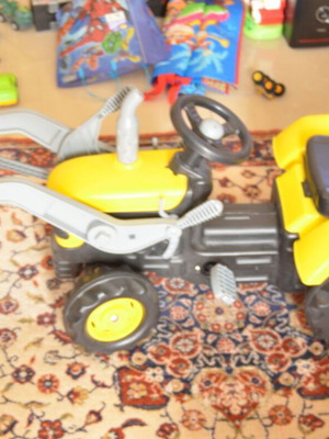 Children's tractor new in excellent condition