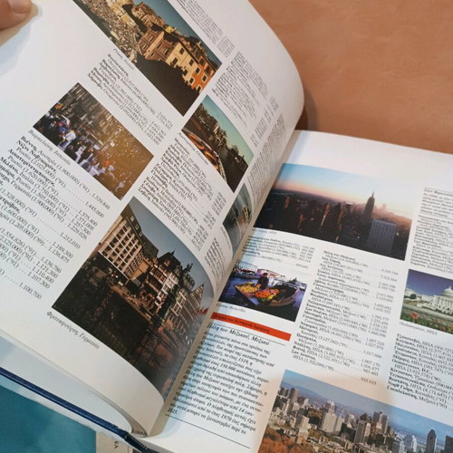 World Encyclopedic Atlas like new, hardcover edition