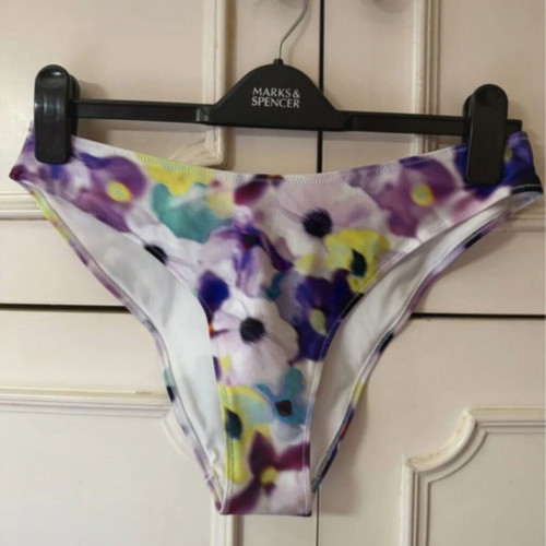 H&M Printed Bikini Bottom white with flowers, like new, size XL
