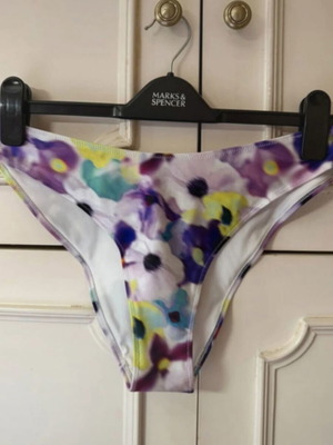 H&M Printed Bikini Bottom white with flowers, like new, size XL