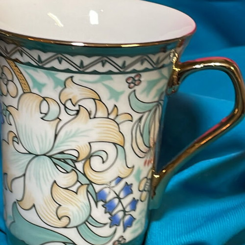 Coffee cups new, set of 4 with gold leaf and embossed designs