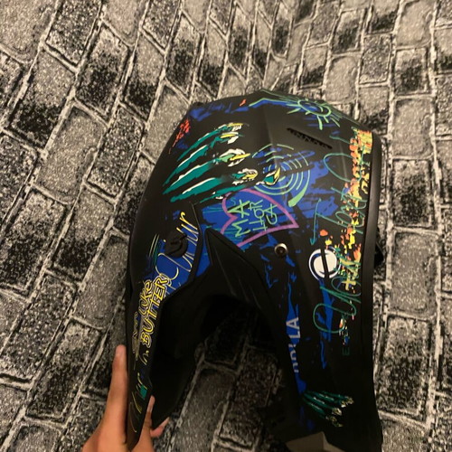 Helmet new, scratch-free