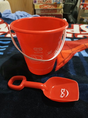 Algida promotional beach bucket like new with shovel