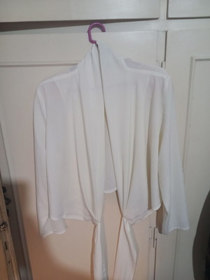 Women's crop blouse size 2 white like new