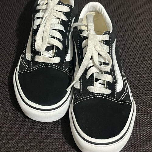Vans Old Skool kids shoes size 34 black and white like new