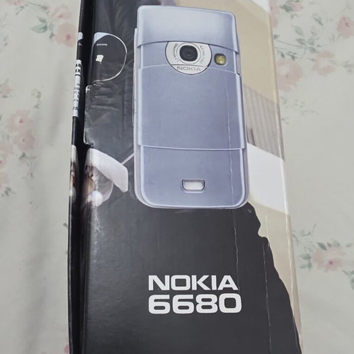 Nokia 6680 phone like new complete with accessories