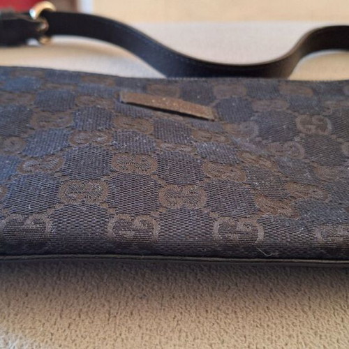 Gucci shoulder bag slightly used, black