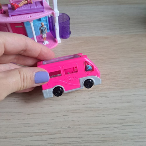 Barbieland Barbie Mini House with Mini Vehicles and 6 Mini Figures like new