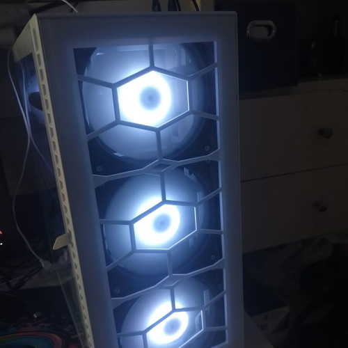 Gaming PC like new with AMD Ryzen 5 and NVIDIA GeForce RTX 5060