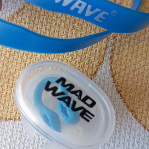 Wave Swimming Goggles like new with 2 free nose clips
