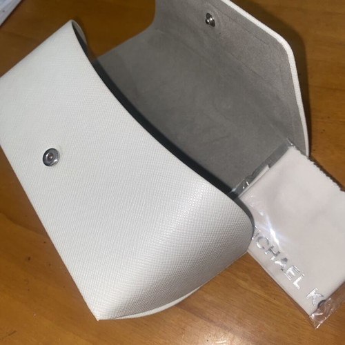 Michael Kors glasses case like new, white with Saffiano texture