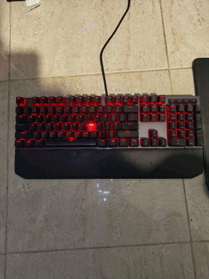 Cooler Master gaming bundle μεταχειρισμένο με πληκτρολόγιο MK750, ποντίκι MP510 και mousepad