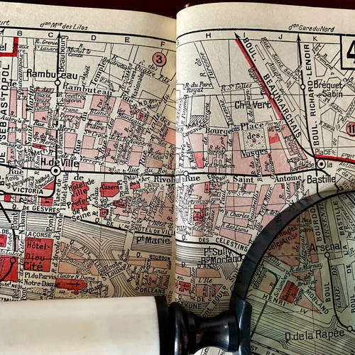 Old collectible Paris travel guide 1946 used, French