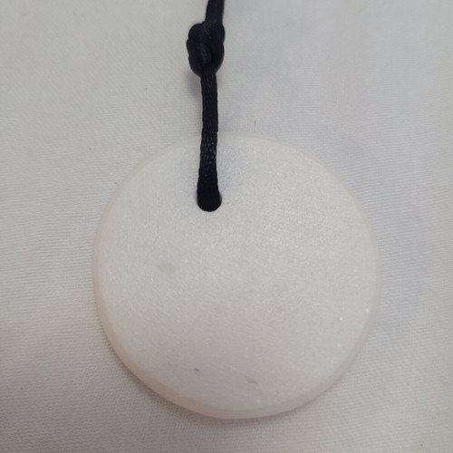Pendant with white marble, adjustable length