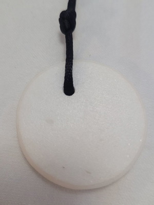 Pendant with white marble, adjustable length
