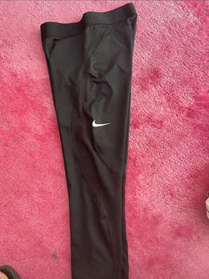 Nike cycling leggings size S like new, black, below knee