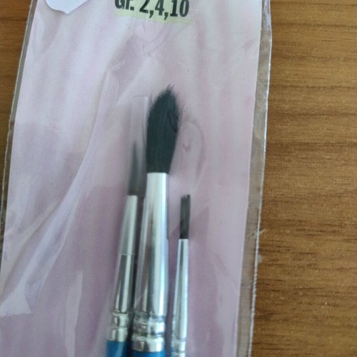 Set of 3 new paintbrushes sizes 2, 4 and 10