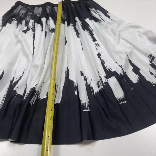 Two Tone Pleated Skirt Black White Flare Size M like new