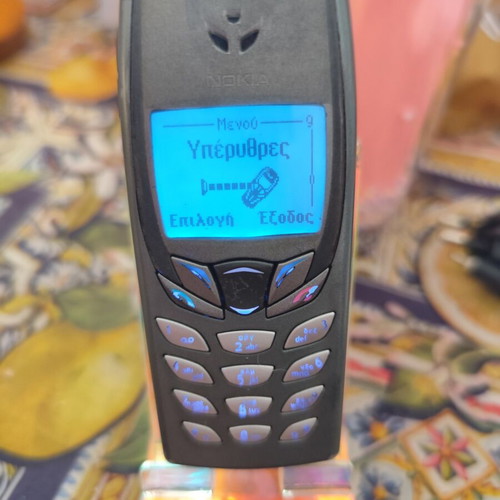 Nokia 6510 vintage mobile phone used with charger and new battery