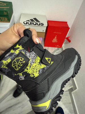 Snow boots black size 27 like new