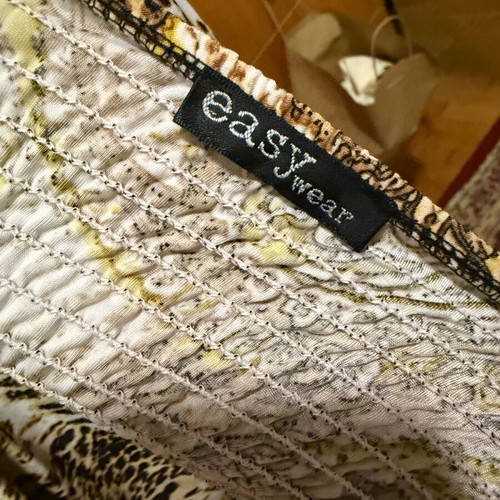 Animal print dress with paisley like new, size L, yellow and gold