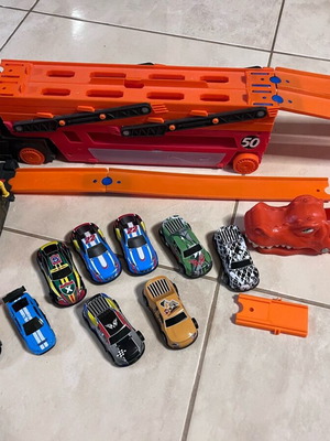 Hot Wheels truck and trampoline like new