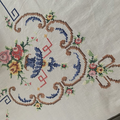 Vintage embroidered round tablecloth, 1970s, 1.65m diameter