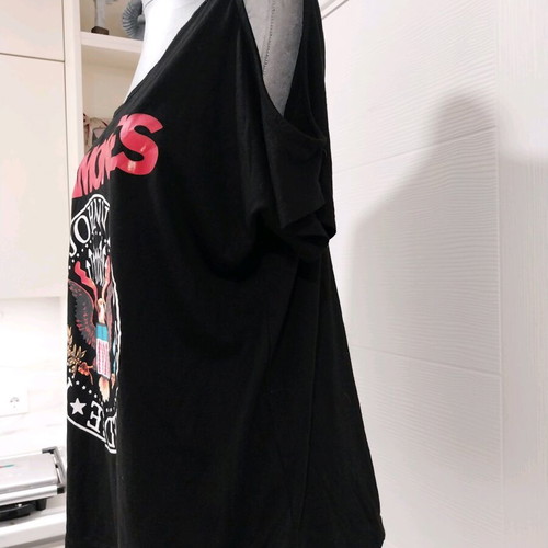 Ramones Rock Band Tee women's size 14 like new, black with colorful print