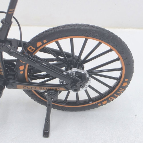 Metal Mountain Bike Model 1:8 scale like new with suspension