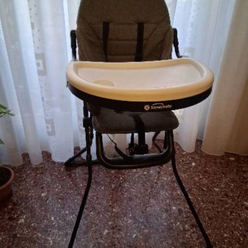 Highchair and baby bath like new for rectangular bathtub